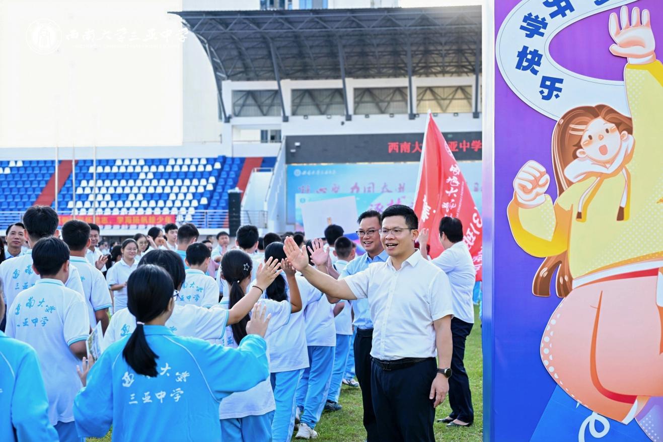 校领导欢迎新同学1