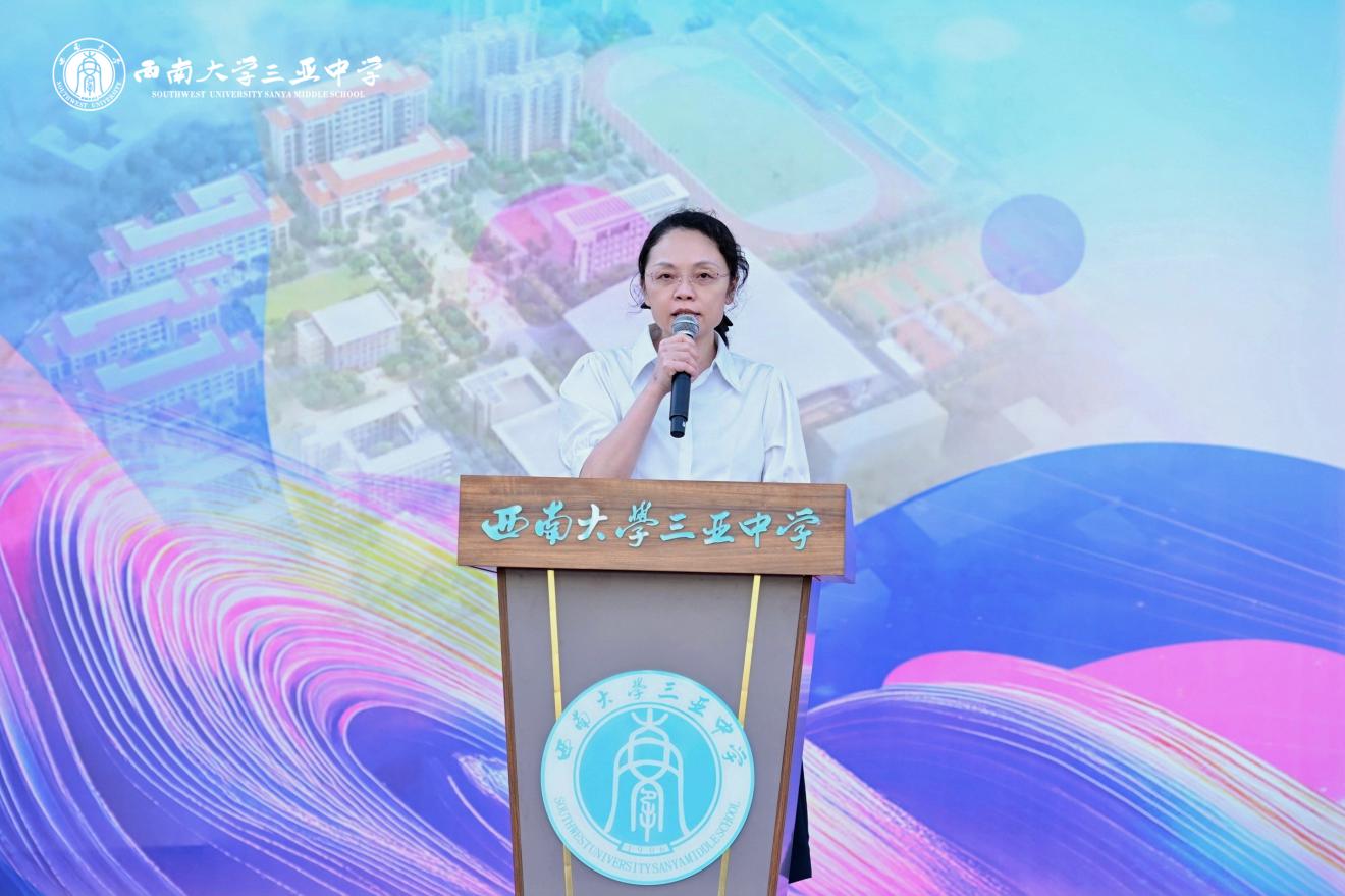 13.陈昭虹宣读表彰